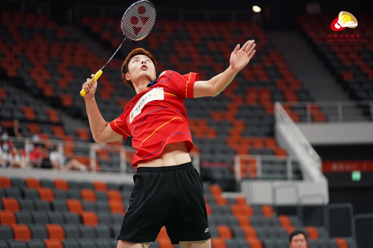 也解释了他 也解释了他